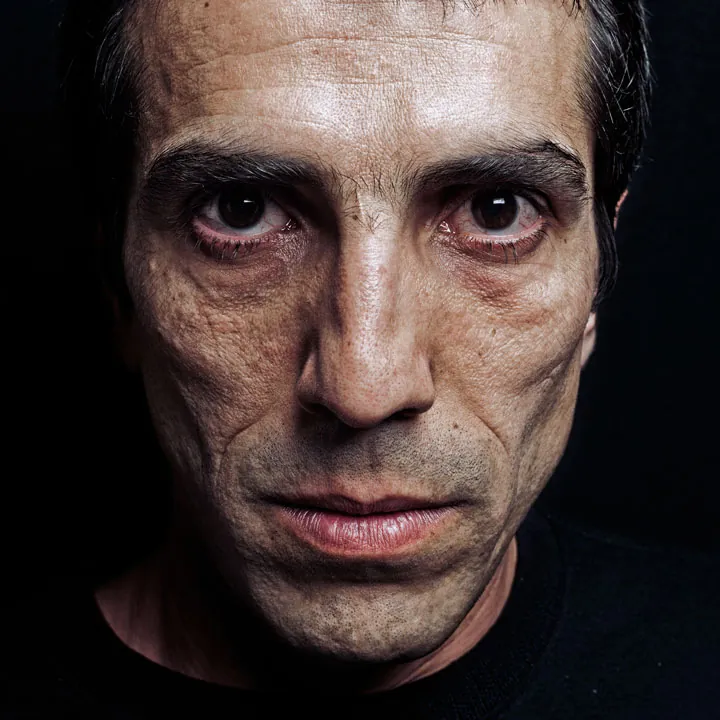 Minimal portrait photograph by Mehran Ahmadi